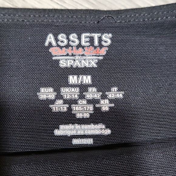 Black Assets by Spanx Red Hot Label Leggings - Picture 3 of 4